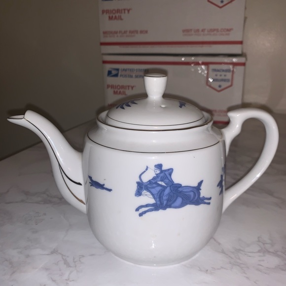 Vintage Made in Taiwan Tea Pot - Picture 2 of 12